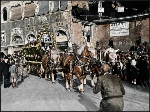 Pferdegespann vor dem Atlantic Bar-Café, München 1949
