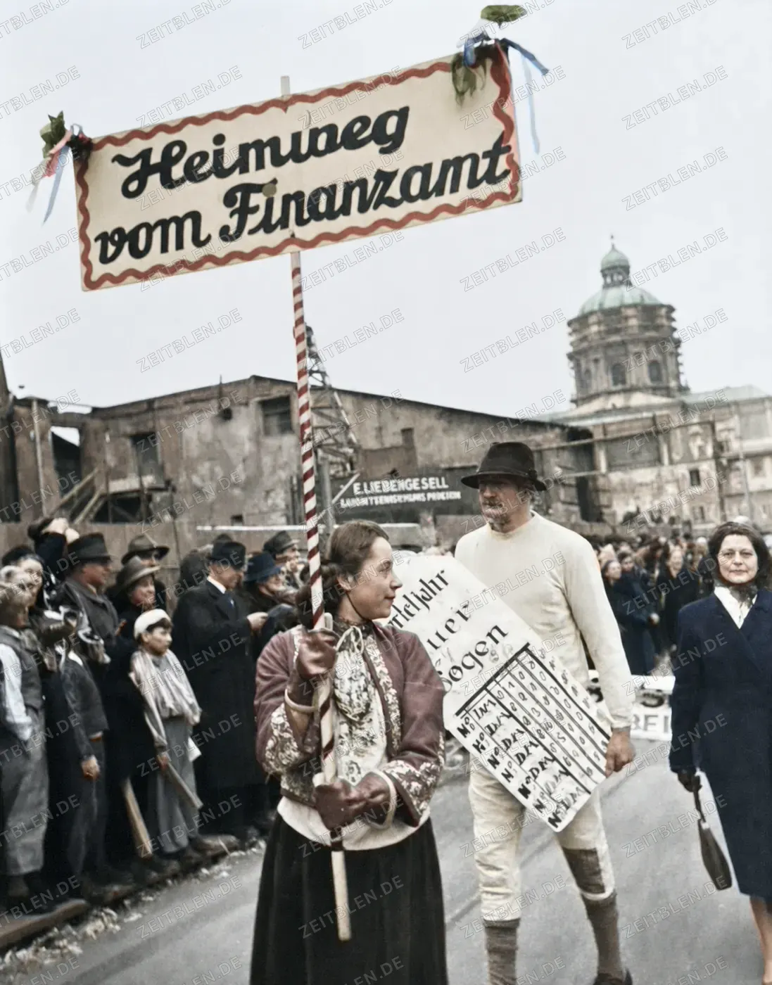 „Heimweg vom Finanzamt“ beim Münchner Faschingsumzug, 27. Februar 1949