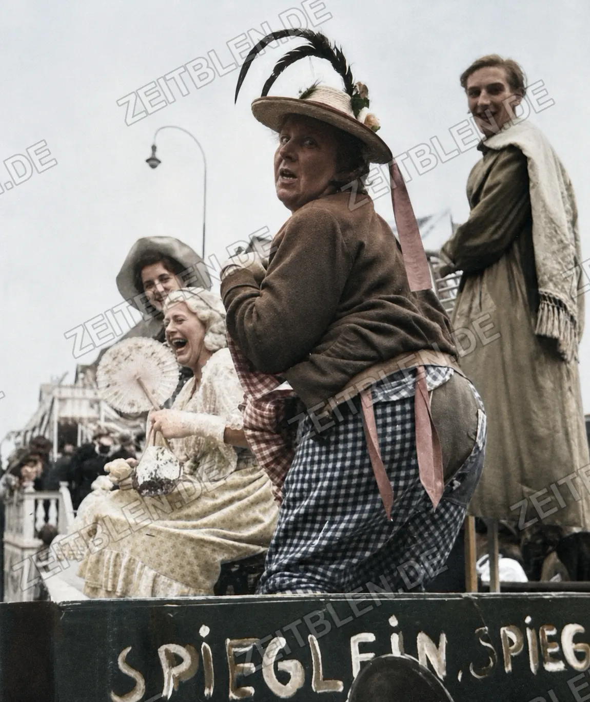 „Spieglein, Spieglein, sag an?“ beim Münchner Faschingsumzug, 27. Februar 1949