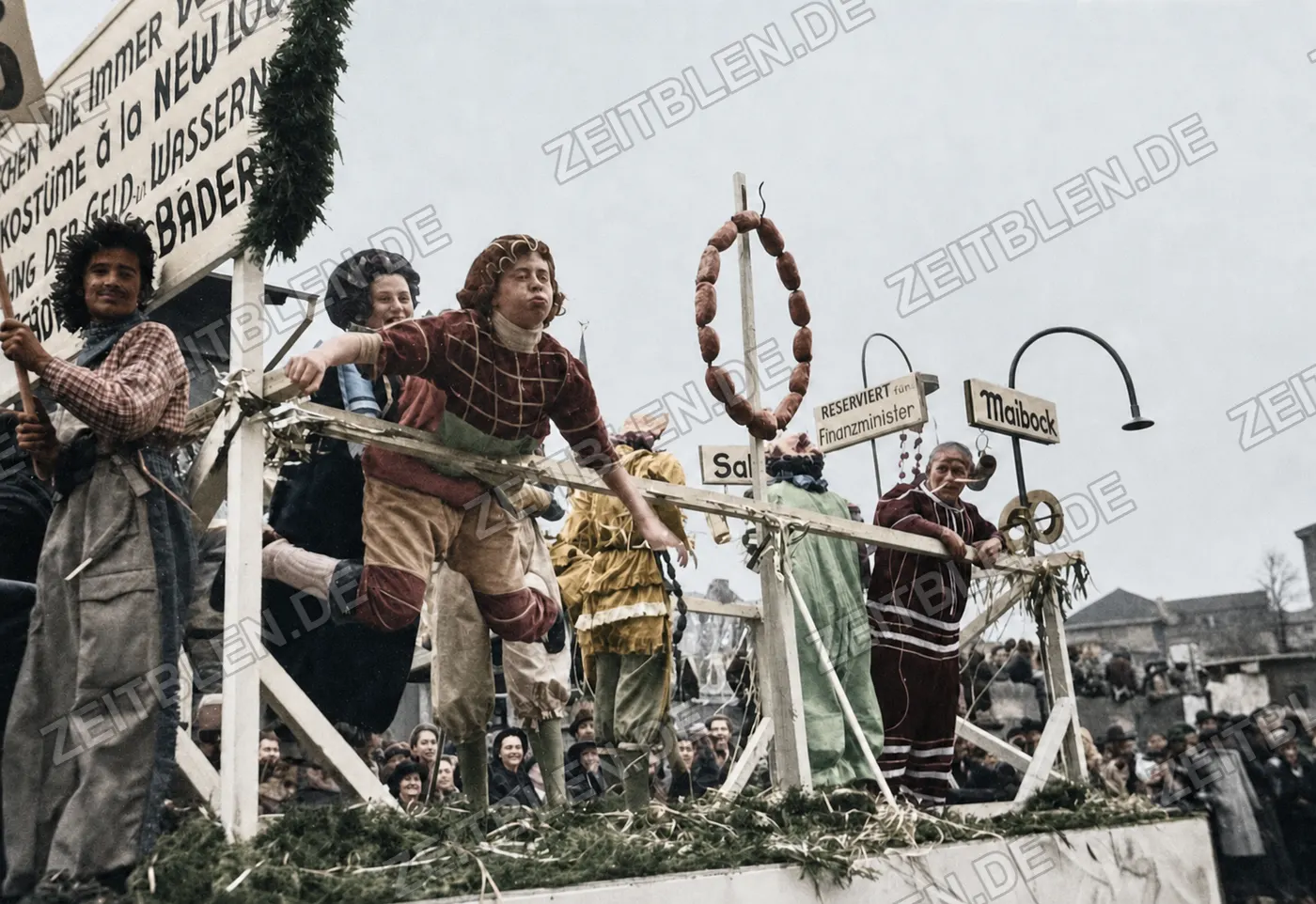 Satirischer Festwagen mit „Reserviert Finanzminister“ beim Faschingsumzug, 27. Februar 194