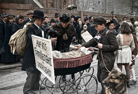 Kinderwagen mit „Auf in’s Familienbad Volksbad“ beim Faschingsumzug, 27. Februar 1949