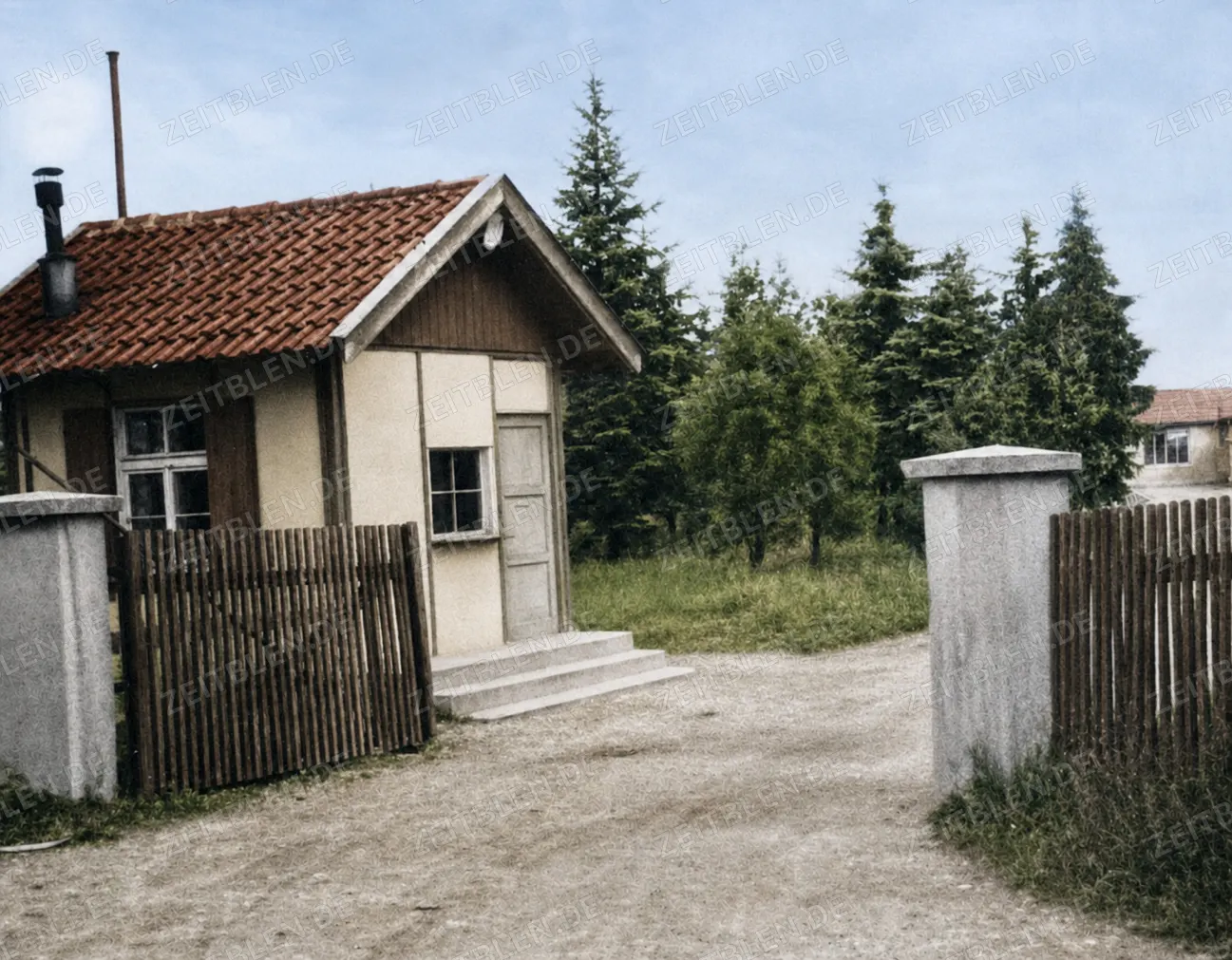 Eingangsansicht eines Hauses aus dem Porenit-Werk in München-Haar, 27. Mai 1949