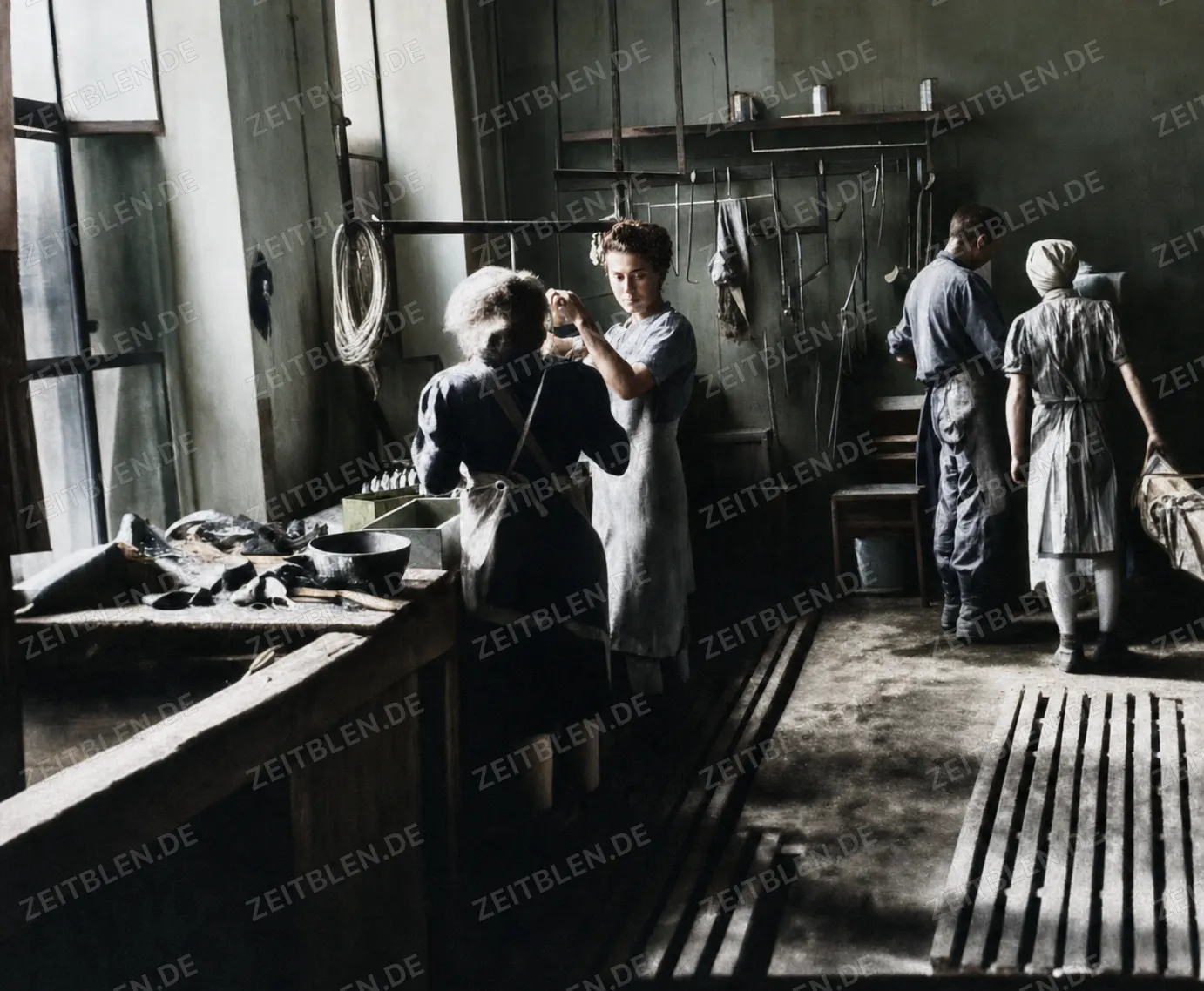 Galvanisierraum mit verschiedenen Bädern in der Galvanischen Anstalt Hurnaus, München, 20.