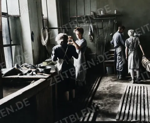 Galvanisierraum mit verschiedenen Bädern in der Galvanischen Anstalt Hurnaus, München, 20. April 1949