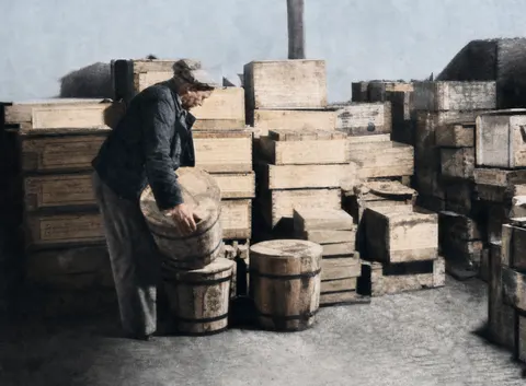 Lager- und Packraum der Seifenfabrik Schnell, München, 14. April 1949