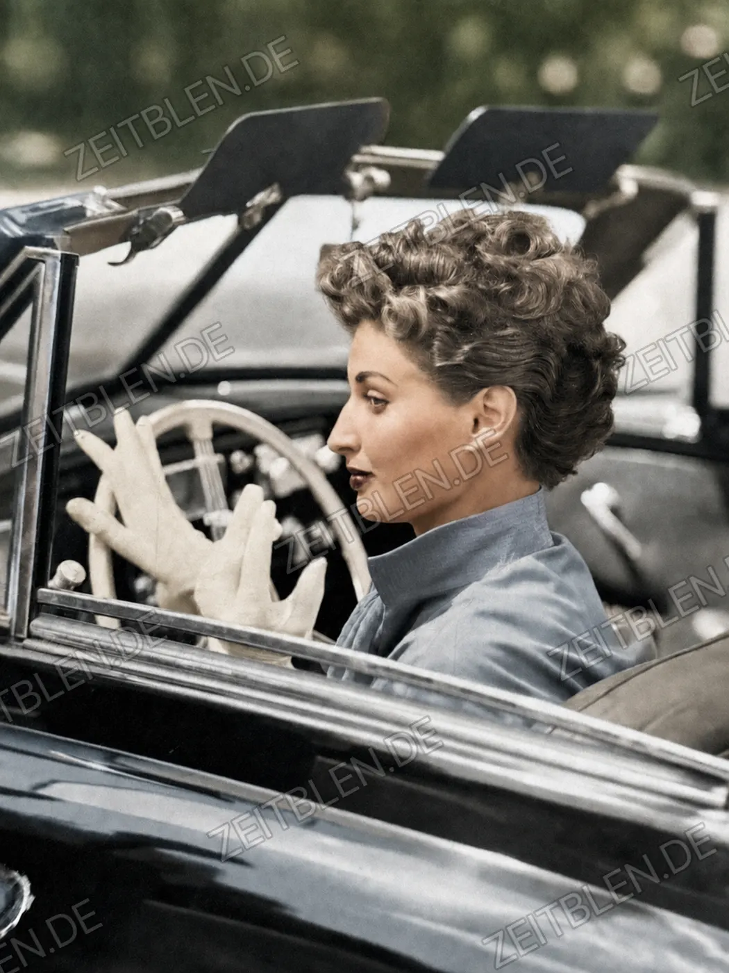 Dame im offenen Wagen, August 1952