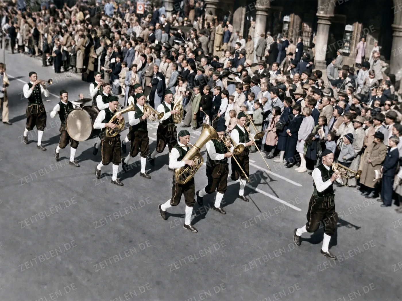 Trachtenkapelle beim Oktoberfestzug in München, 21. September 1952