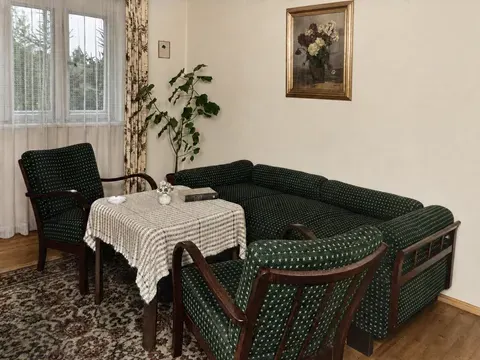 Modernes Wohnzimmer mit Sofaecke, Oktober 1952