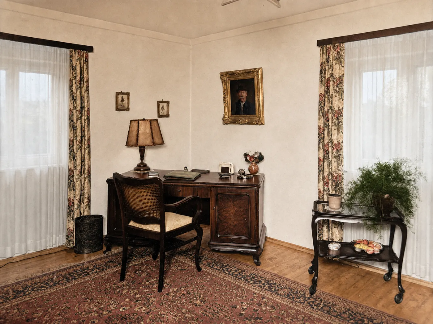Arbeitszimmer in moderner Wohnung, Oktober 1952