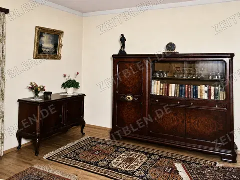 Wohnzimmerschrank und Sideboard in neuer Wohnung, Oktober 1952