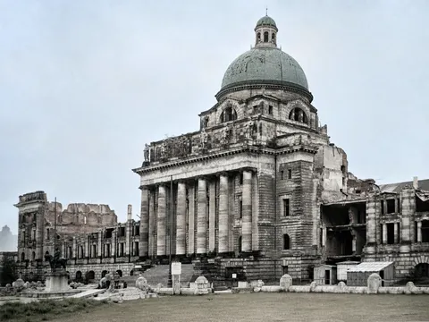 Beschädigte Fassade des ehemaligen Armeemuseums, 1951