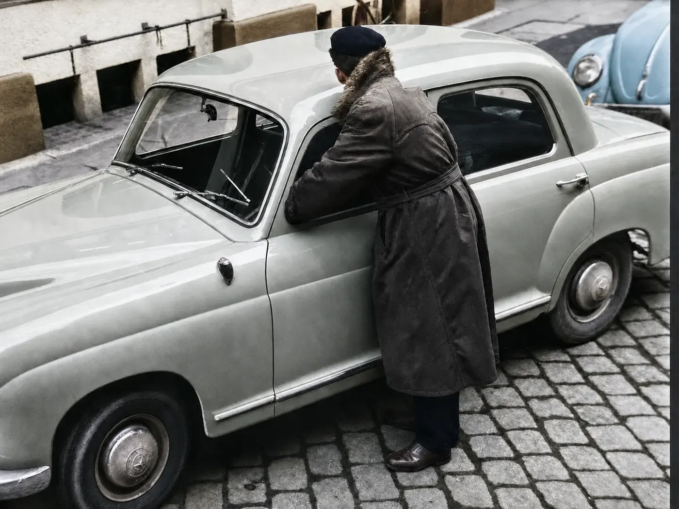 Nachgestellte Szene eines Autoeinbruchs, 1951