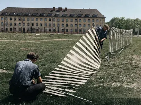 Aufbau eines Rieger-&-Co-Sichtschutzzauns