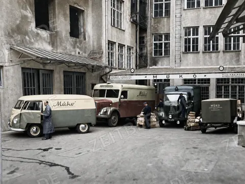 Beladung von MÜKO-Fahrzeugen im Innenhof