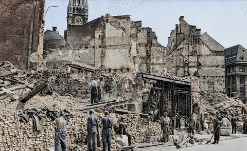 Trümmerräumung am Rindermarkt in München, 10. Juli 1945