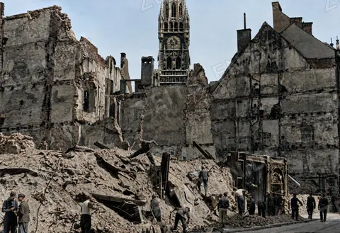 Trümmerbeseitigung am Rindermarkt, 10. Juli 1945