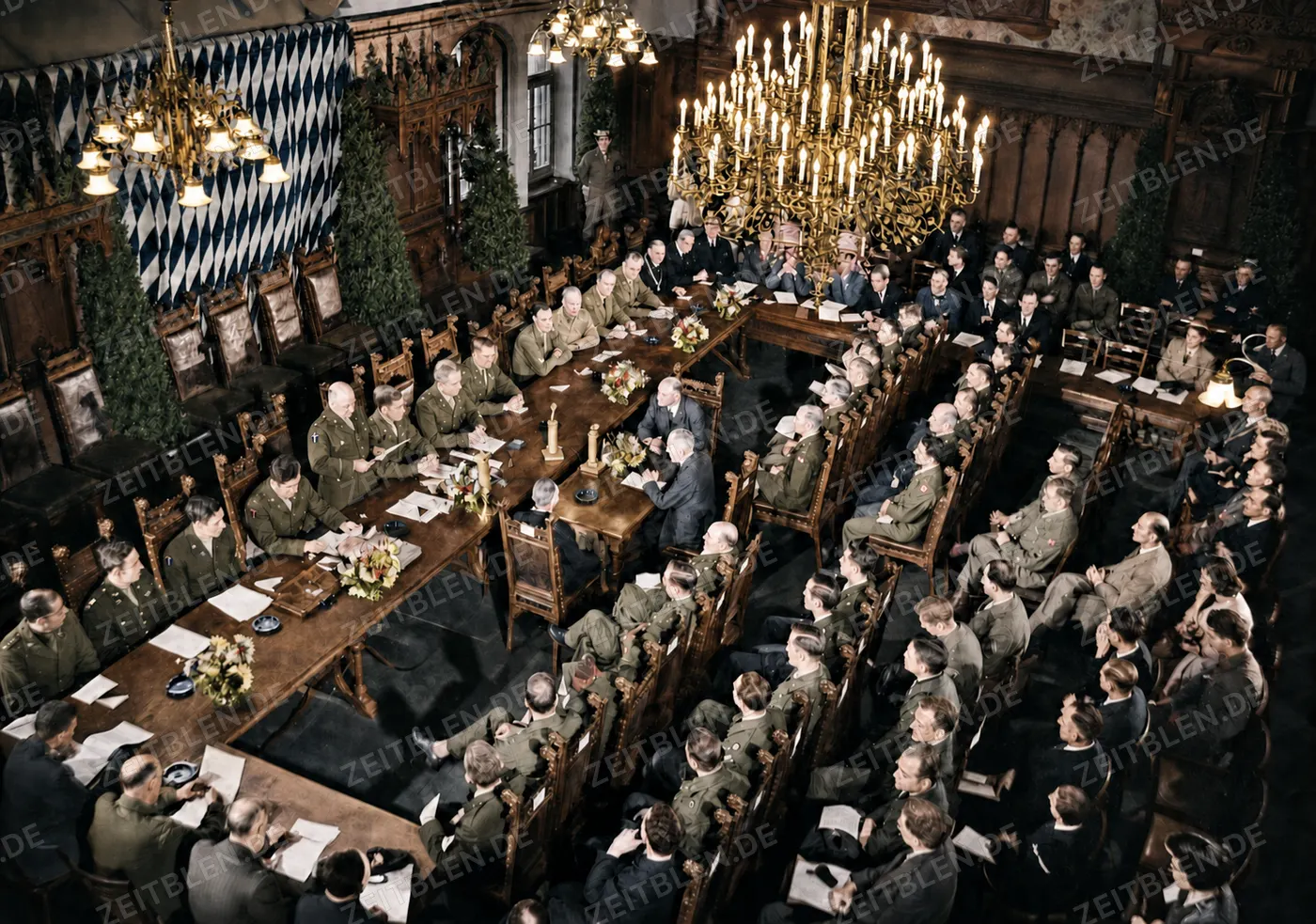 Festsaal beim Festakt zur Lizenzvergabe an die Süddeutsche Zeitung im Münchner Rathaus, 6.