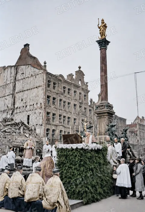 Einweihung der Mariensäule auf dem Marienplatz, 8. November 1945