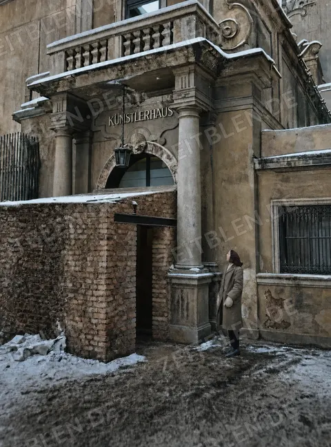Beschädigtes Portal des Münchner Künstlerhauses