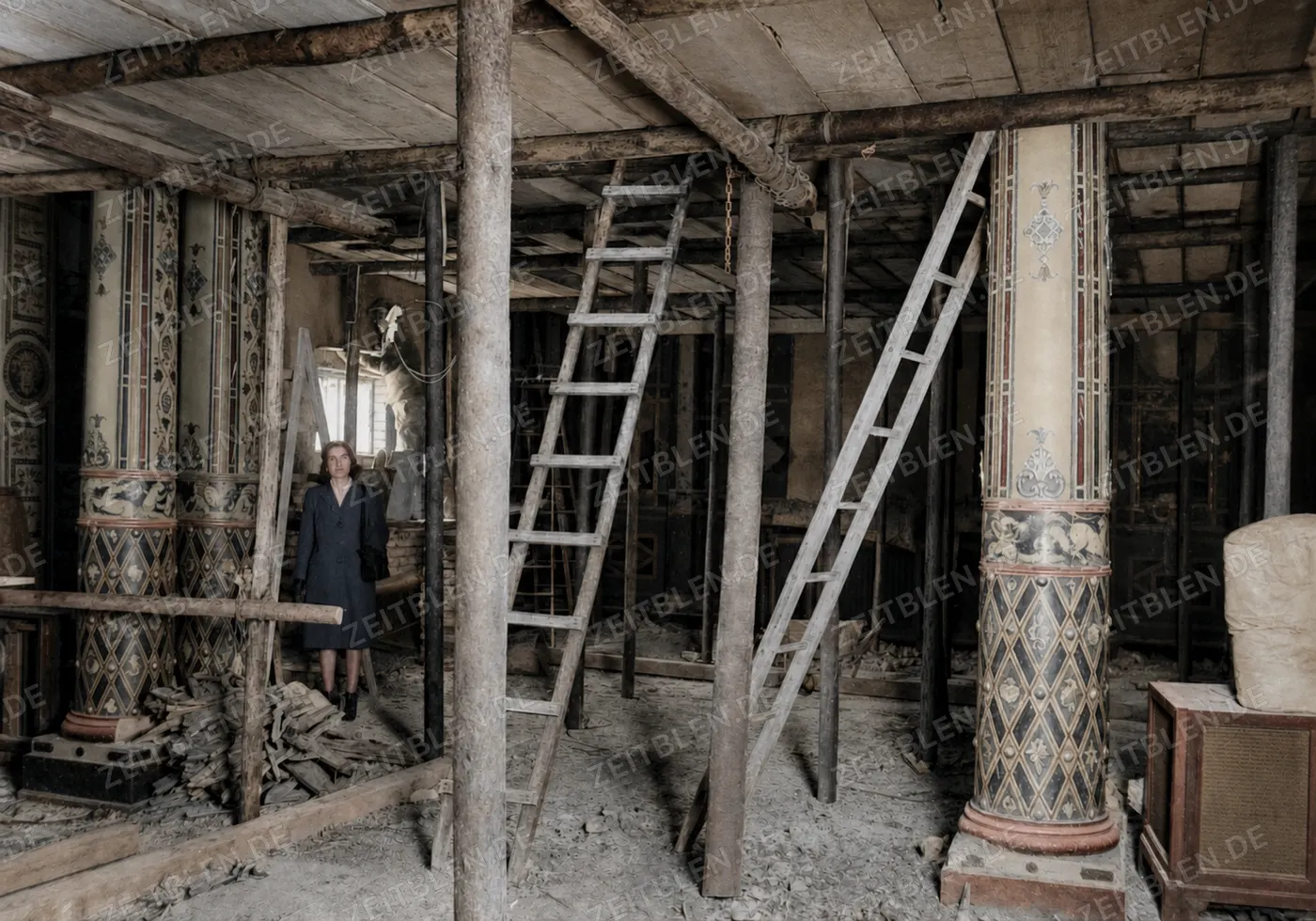 Gerüst im zerstörten Innenraum des Münchner Künstlerhauses