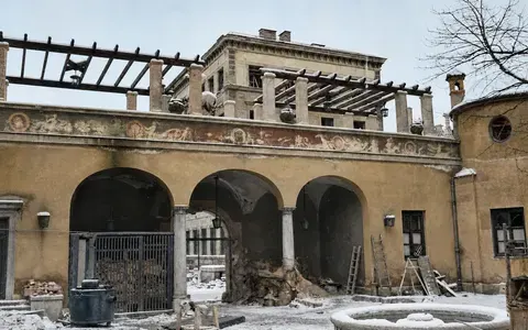 Hofseite des kriegsbeschädigten Münchner Künstlerhauses