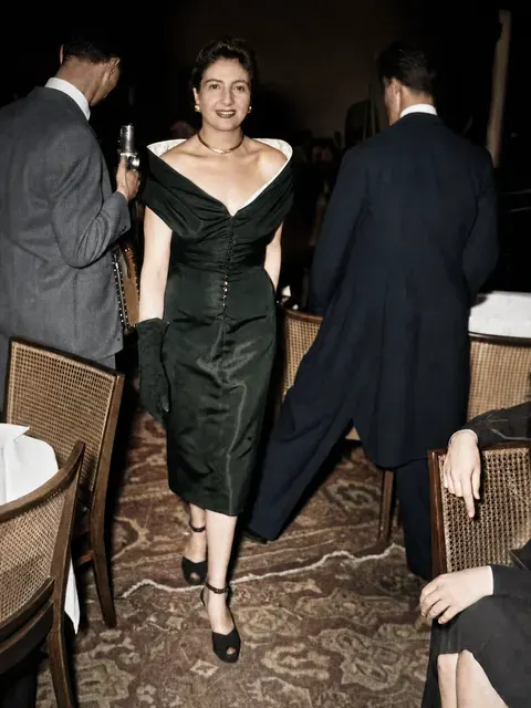 Lanvin-Kleid mit hellem Kragen im Bayerischen Hof
