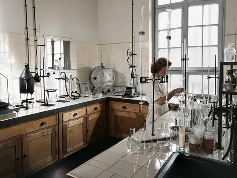 Laborantin bei Rudolf & Co. in Geretsried