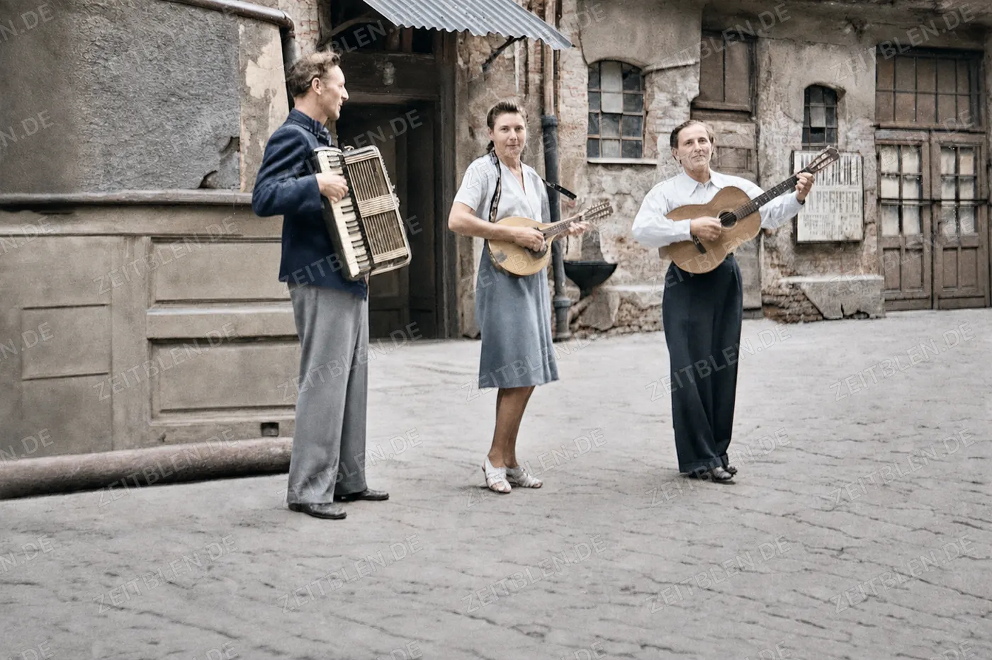 Straßenmusikanten in München, 25. Juli 1948