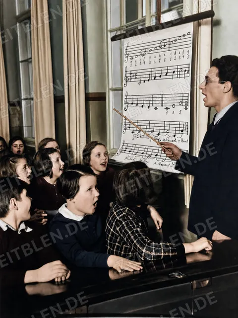 Musikunterricht in einer Schulklasse, Dezember 1938 , Berlin