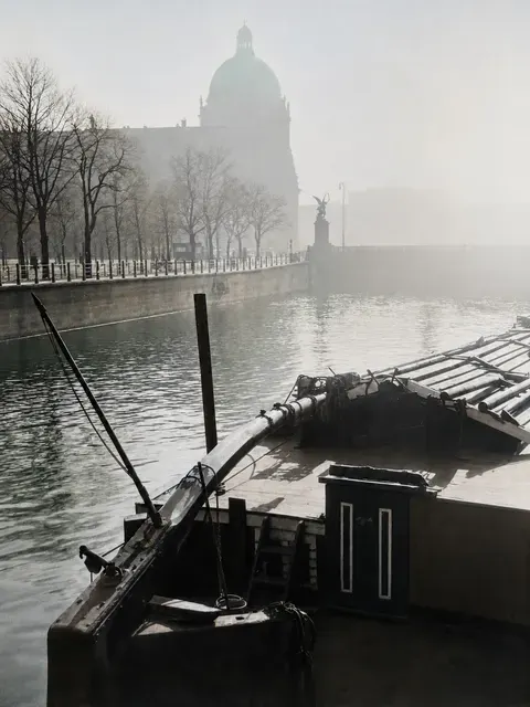 Lastkahn auf der Spree mit Blick zum Berliner Dom, 1938