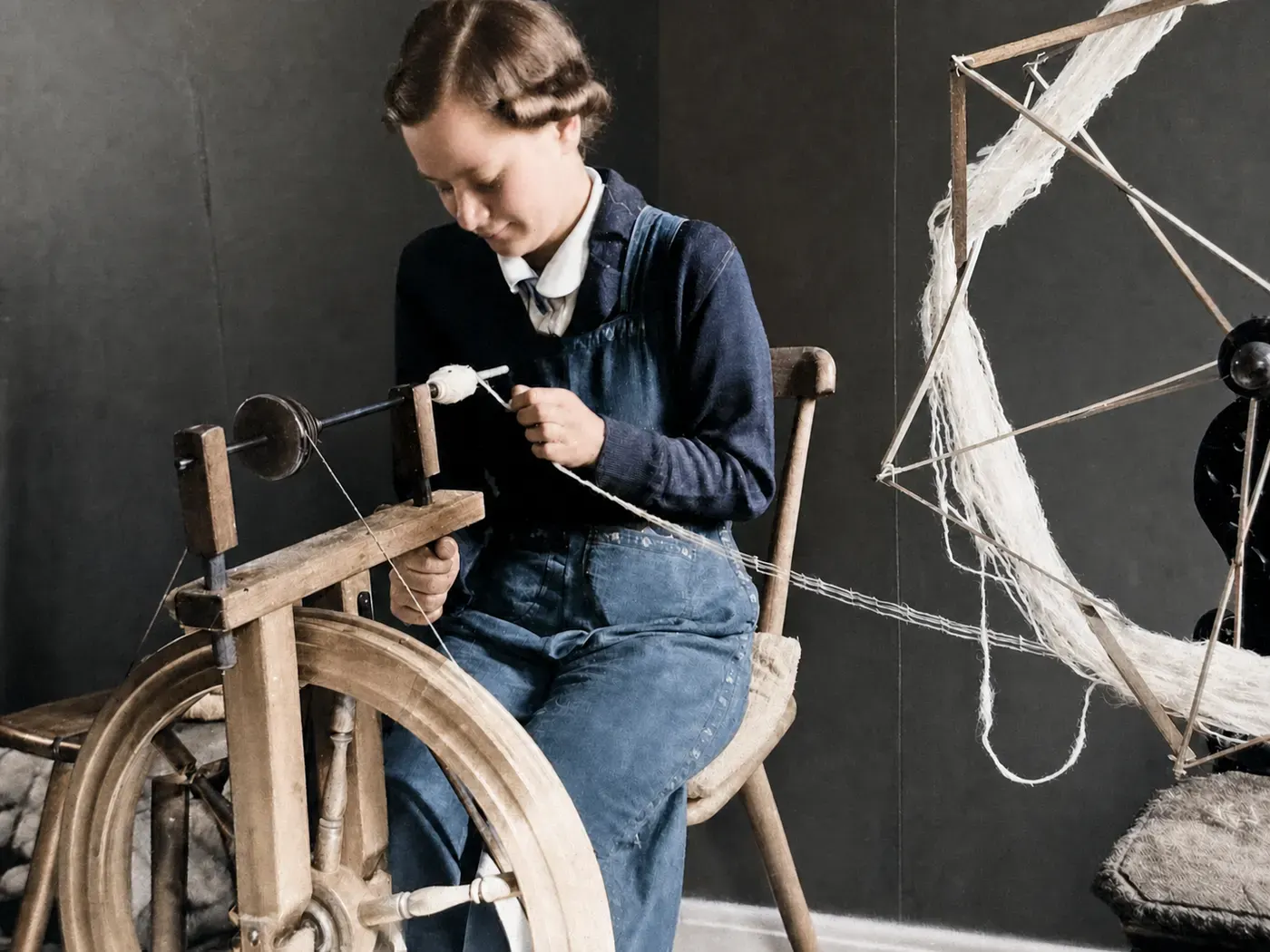 Eine Frau am Spinnrad, 1937