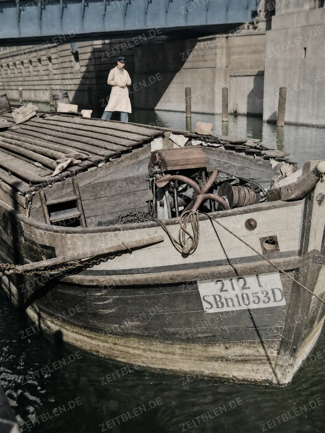 Berliner Lastkahn am Kai, März 1937