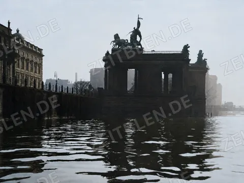 Kaiser-Wilhelm-Nationaldenkmal im Spreekanal, Februar 1937
