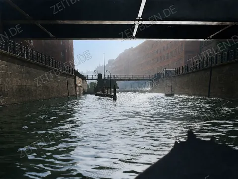 Bootsfahrt unter einer Berliner Brücke, Februar 1937