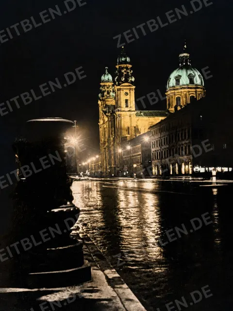 Theatinerkirche am nächtlichen Odeonsplatz, 1937