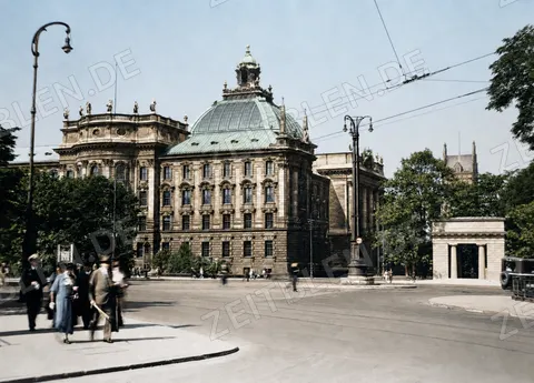 Straßenverkehr vor dem Münchner Justizpalast, 1937