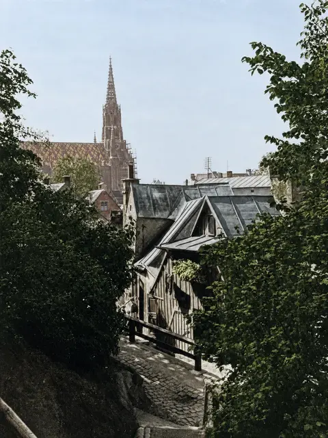 Mariahilfkirche über den Häusern der Au, 1937