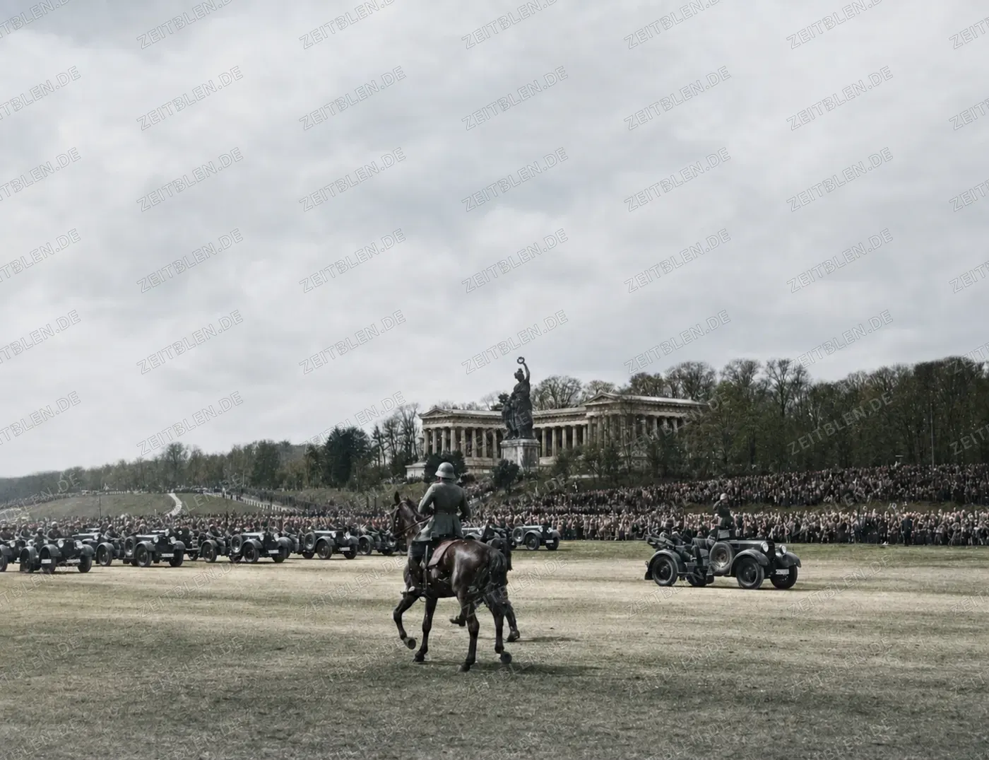 Truppenparade auf der Theresienwiese am 20. April 1936