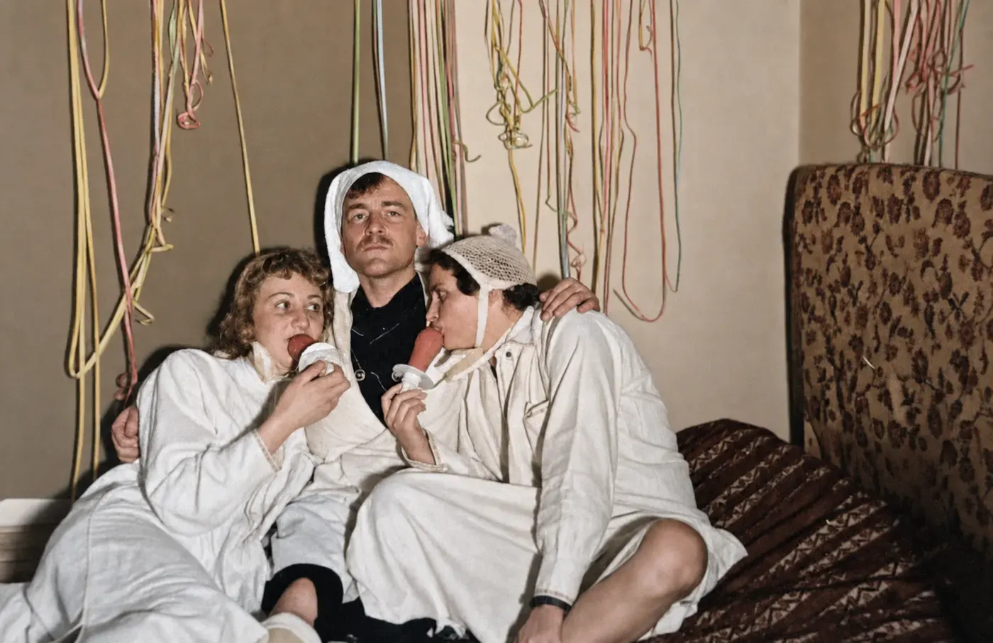 Faschingsgruppe in exotisierenden Kostümen, München 1936