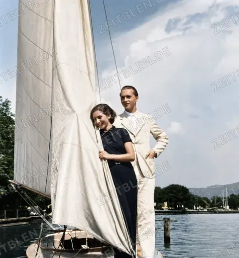 Paar auf einem Segelboot in Bad Schachen, 1935