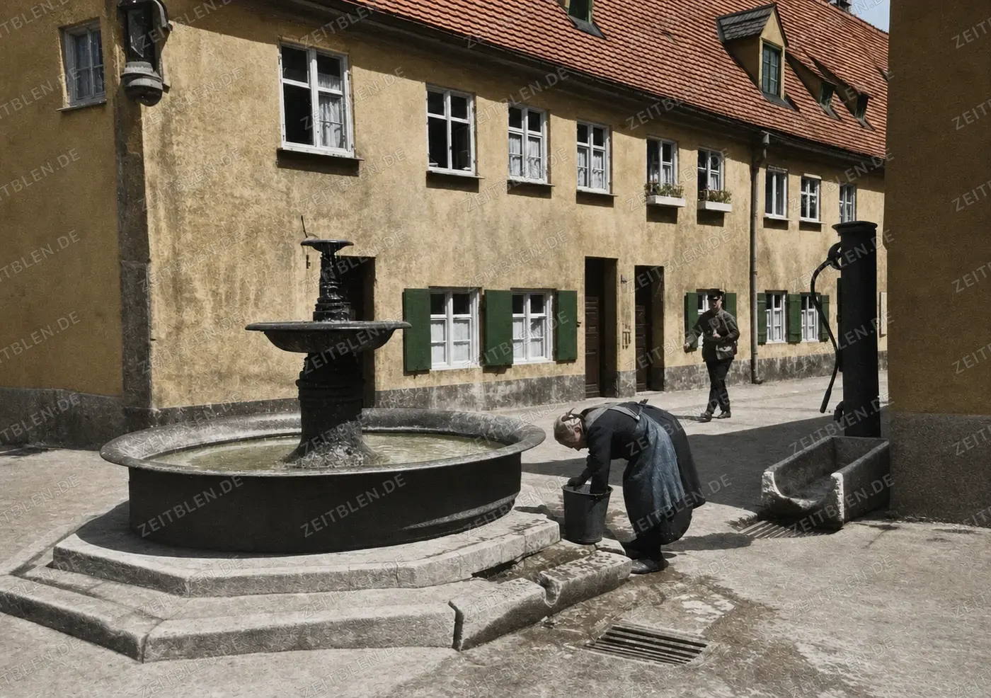 Wasserholen am Pumpbrunnen der Augsburger Fuggerei, 1935