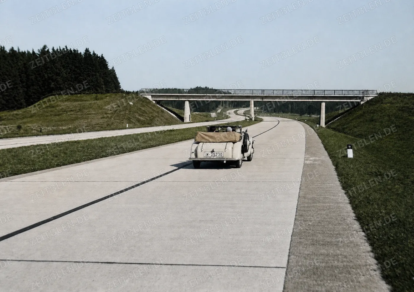 Tourenwagen auf der Reichsautobahn bei Weyarn