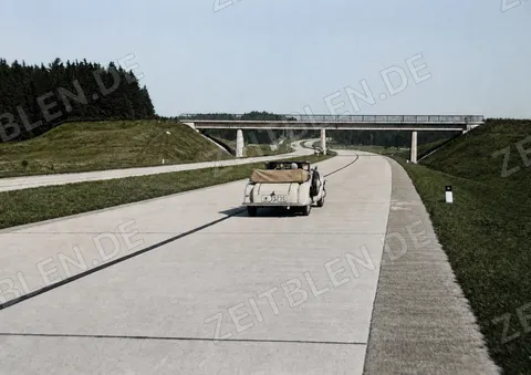 Tourenwagen auf der Reichsautobahn bei Weyarn