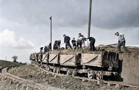 Arbeitskolonne beim Bau einer Reichsautobahn