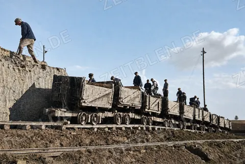 Kipploren auf einer Reichsautobahn-Baustelle