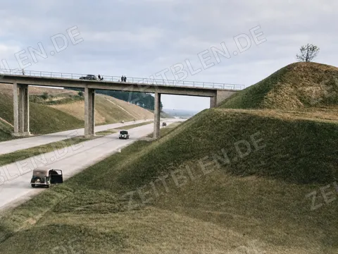 Reichsautobahn unter einer Straßenüberführung