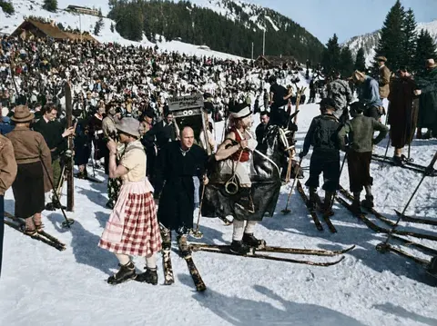 Kostümzug beim Firstalm-Fasching