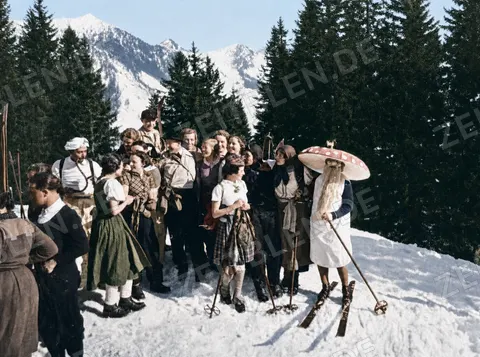 Kostümgruppe beim Firstalm-Fasching 1935