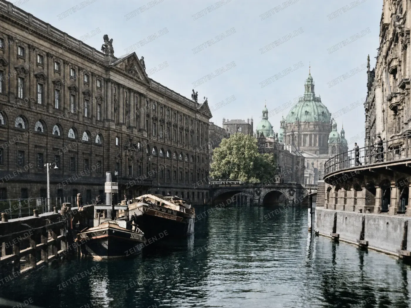 Spreekanal mit Berliner Schloss und Dom