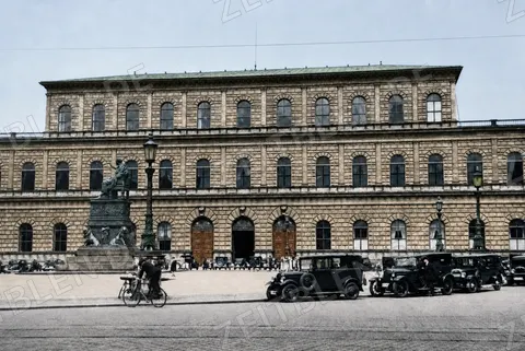 Königsbau der Münchner Residenz am Max-Joseph-Platz
